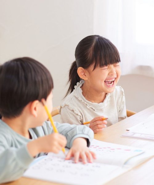 Kinder lachen Kinder lachen
